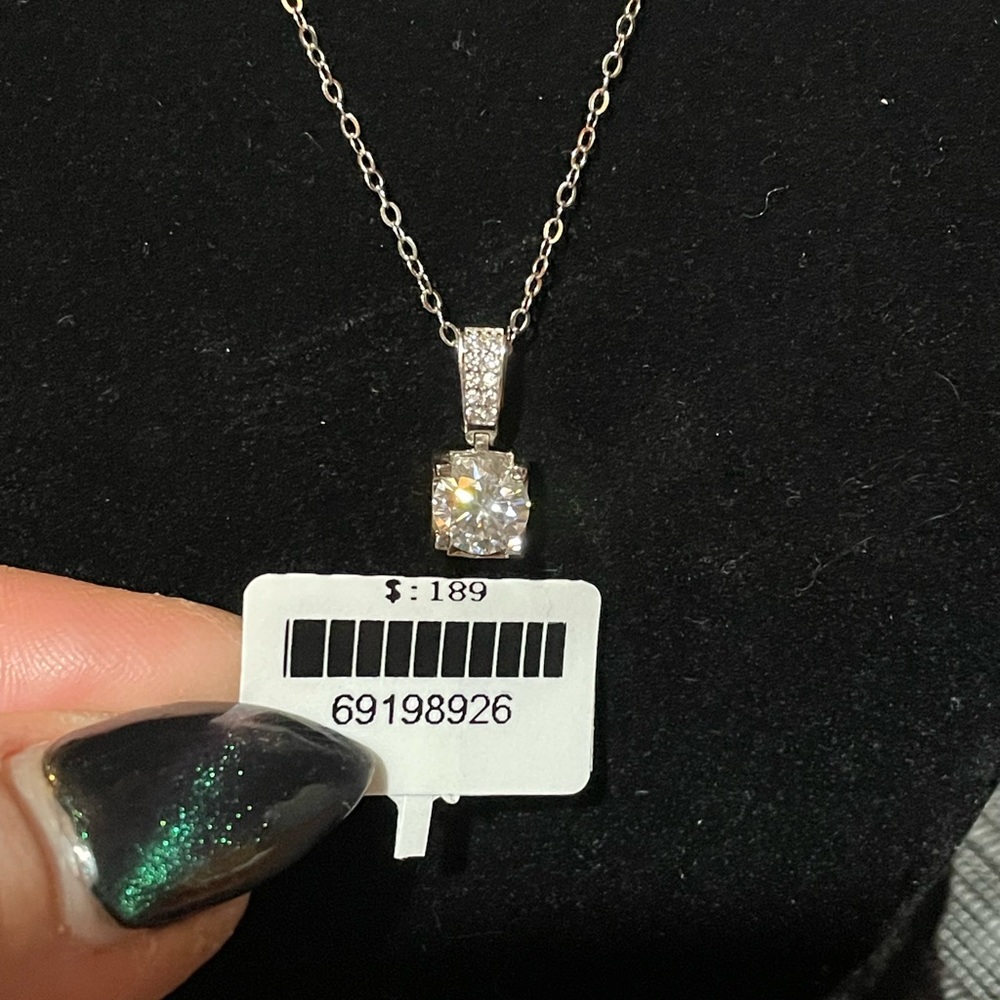 Exquisite 1CT Moissanite Pendant **TESTED/PASSED**